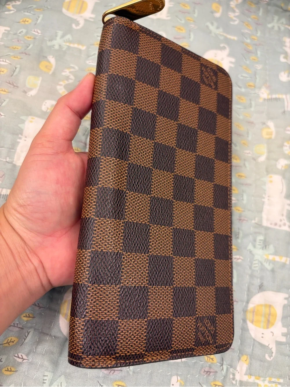 Louis Vuitton Zippy Wallet (PRICE FIRM)